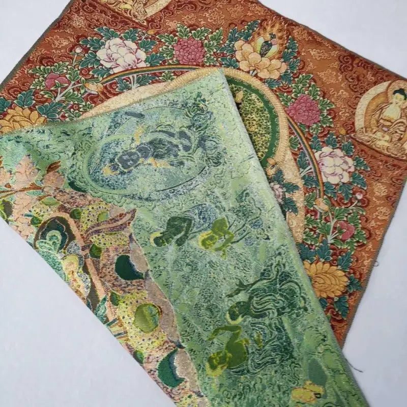 Thangka tibétain en soie Guanyin Kwan-yin