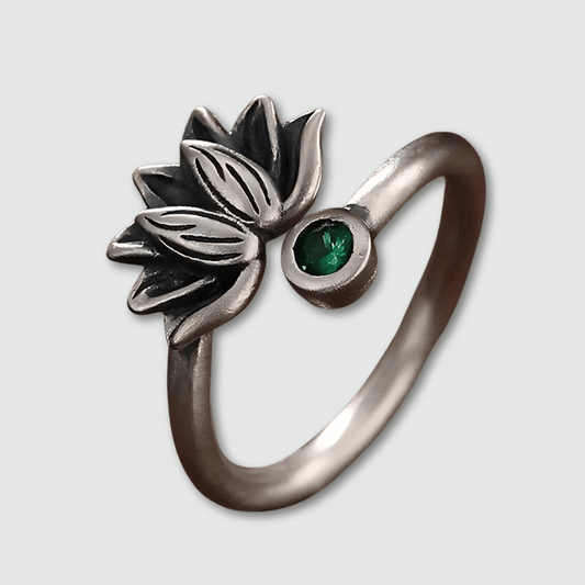 Bague lotus femme chalcédoine blanche monture tension plaqué argent vue principale