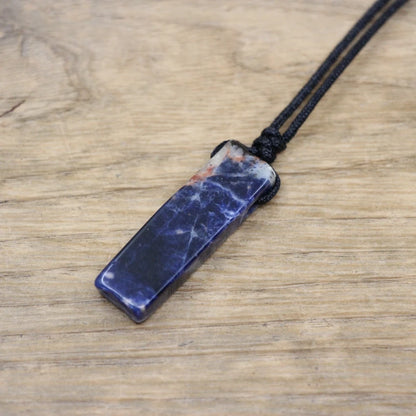 Pendentif sodalite bleu veiné blanc monture cuivre collier naturel