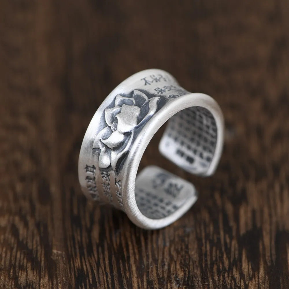Bague Sutra du Lotus argent 990, finition mate, vue de profil