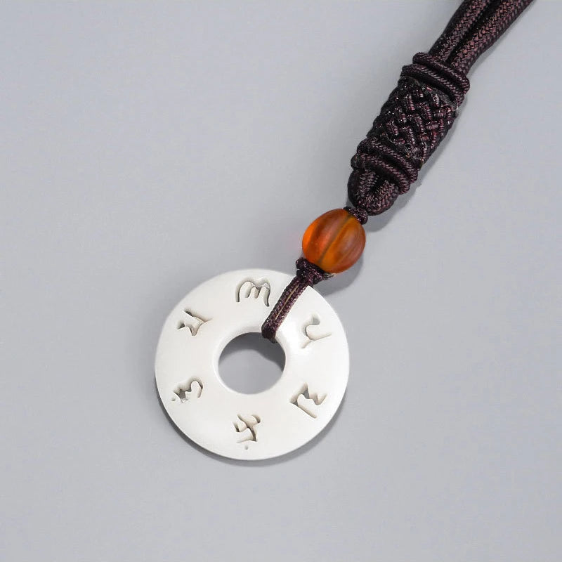 Collier pendentif tibétain ivoire chaîne textile ajustable vue complète