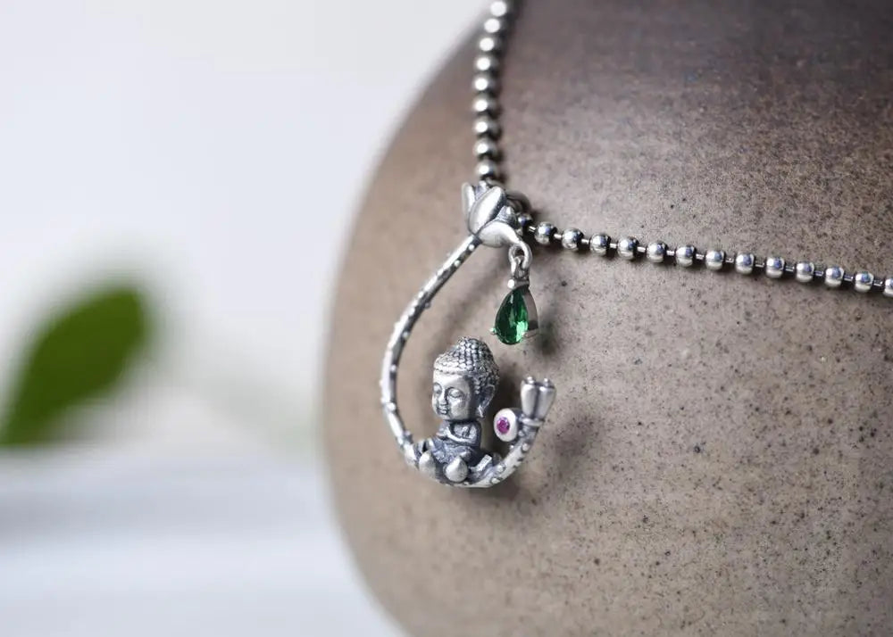 Pendentif Bouddha avec Divinité Bouddhiste en Argent