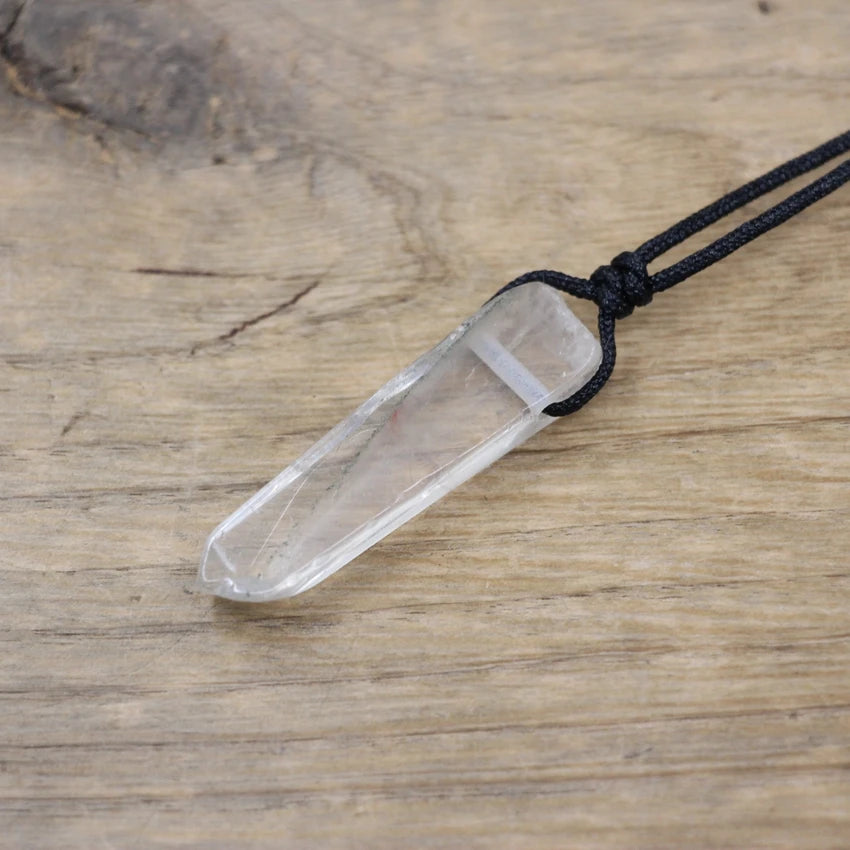 Collier pierre naturelle améthyste pendentif rectangle détail sertissage