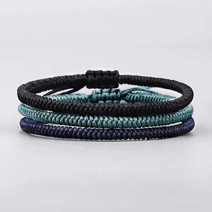 Bracelet tibétain noir porté, ajustement tour de poignet