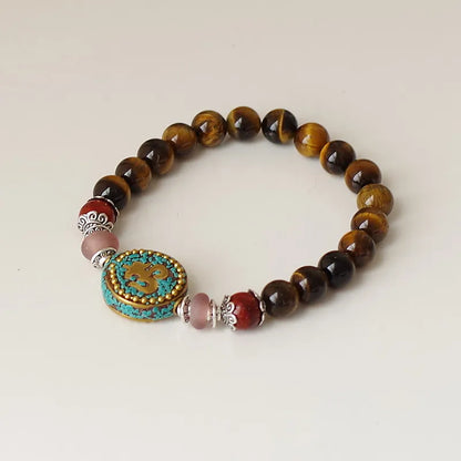 Détail perles oeil de tigre naturel avec reflet chatoyant bracelet tibétain