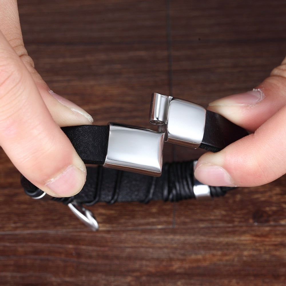 Bracelet cuir tressé & tête de bouddha en acier