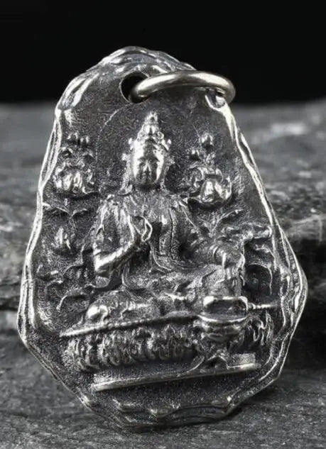 Amulette porte-bonheur bouddhiste argent poinçon 925 vue verso anneau suspension