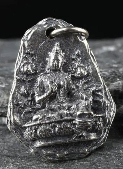 Amulette porte-bonheur bouddhiste argent poinçon 925 vue verso anneau suspension