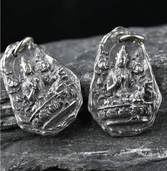 Breloque amulette tibétaine Tara Verte argent 925 vue de face 18mm