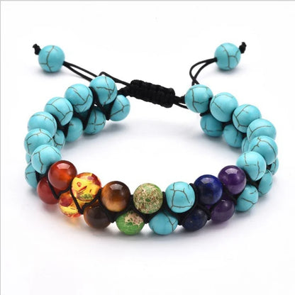Bracelet 7 chakras double rang strass multicolore sur fond neutre