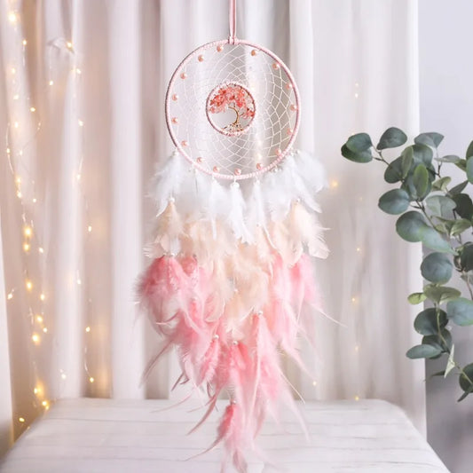 Attrape-rêve blanc et rose artisanal suspendu, vue de face, cercle textile 16 cm