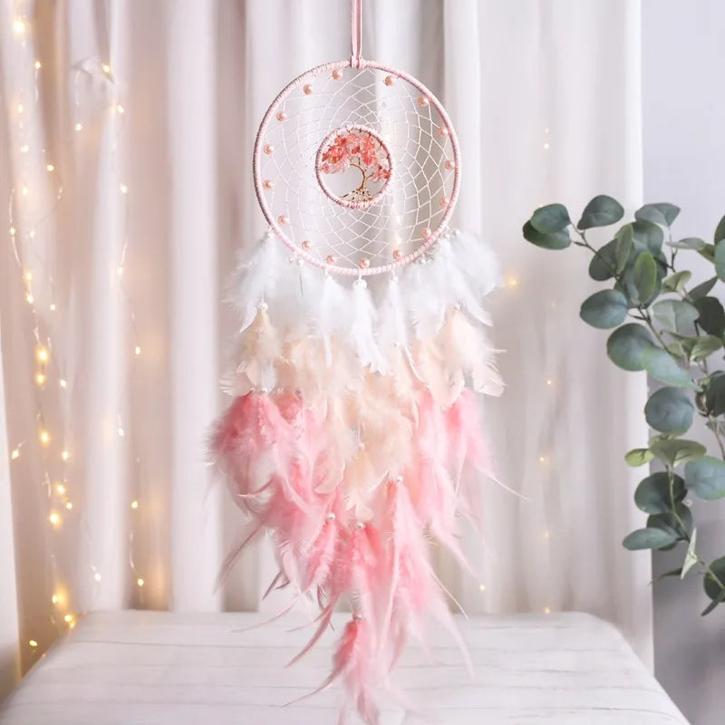 Attrape-rêve blanc et rose posé à plat, dimensions 16x55 cm visibles, fabrication artisanale