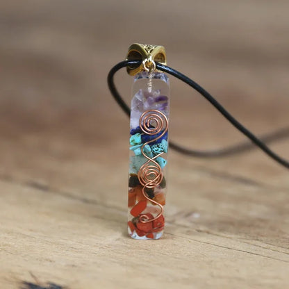 Collier orgonite chakras pierres naturelles vue de face, variante Chakras 2