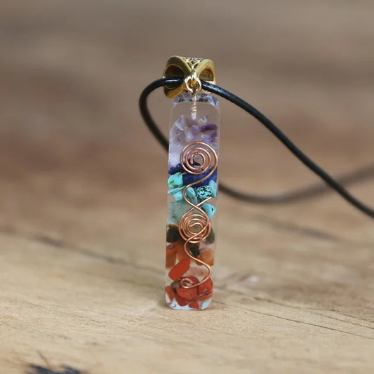 Collier orgonite chakras pierres naturelles vue de face, variante Chakras 2