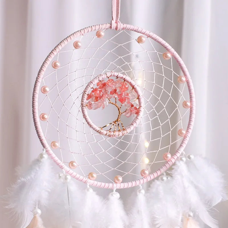 Attrape-rêve blanc et rose 55 cm de hauteur, vue d'ensemble avec cordons et plumes