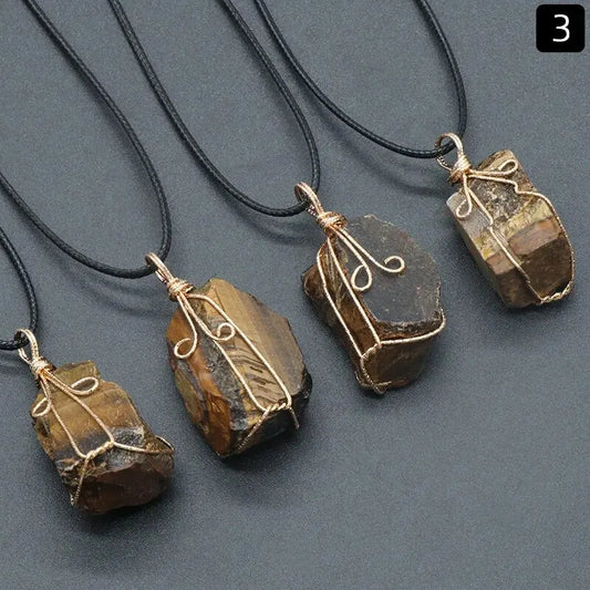 Collier oeil de tigre pendentif circulaire pierre naturelle détail texture