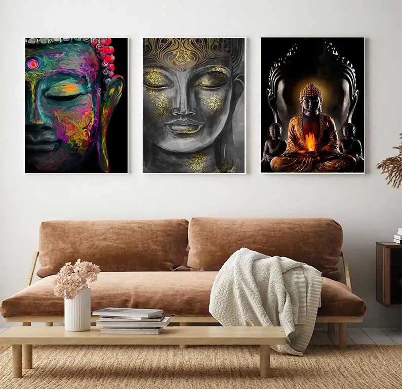 Affiche Bouddha souriant sans cadre posée contre un mur blanc