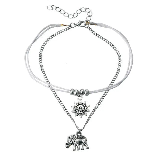 Pendentif éléphant bouddhiste doré, détail du bracelet de cheville réglable