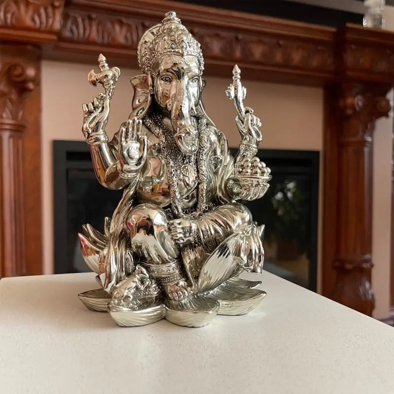 Statue Ganesh assis sur un Lotus